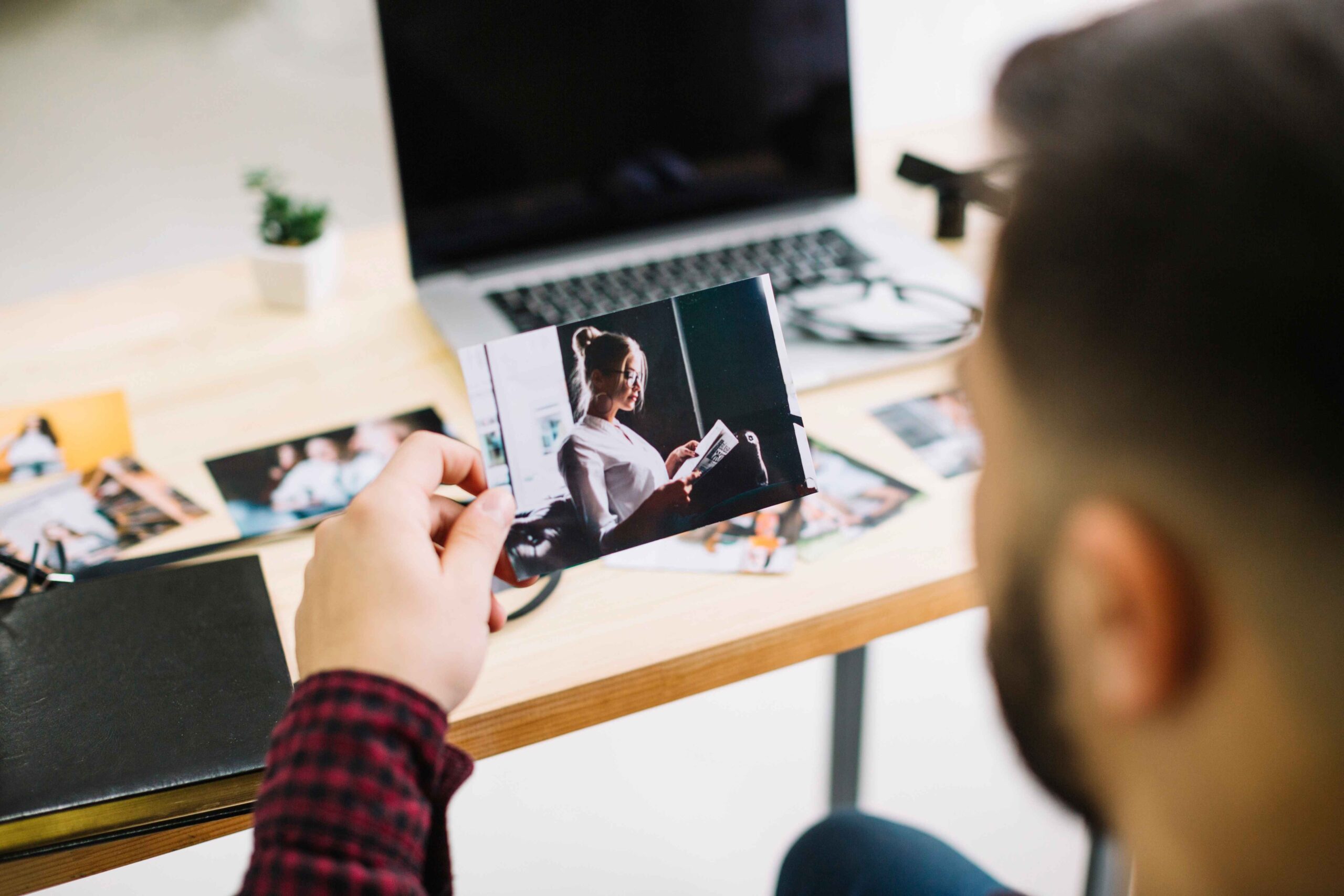 Best Photo Restoration Services: Bring Your Old Memories Back to Life