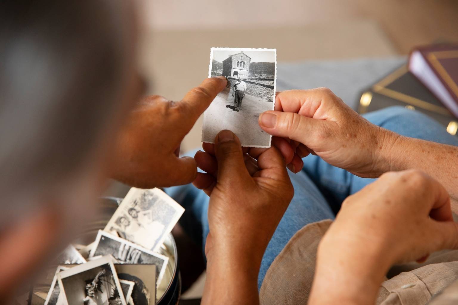 Cleaning Images: The Complete Guide to Restoring Old Photos and Precious Memories